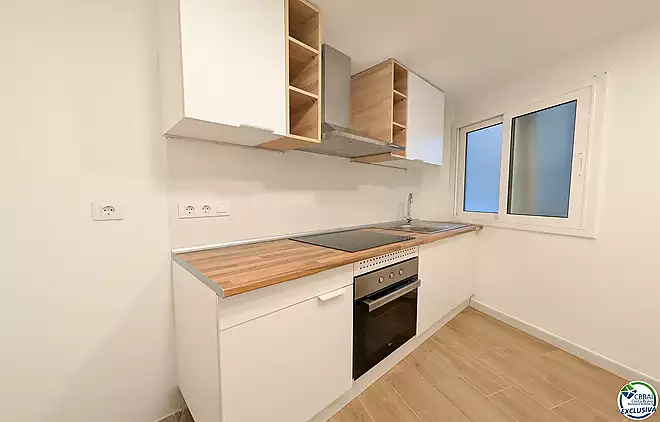 Piso reformado con ascensor, a 500 m de la playa y al lado de la estación de Renfe