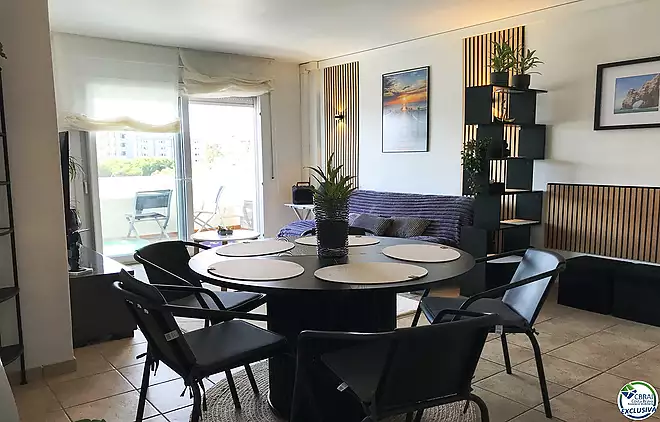 Pis de 3 habitacions amb piscina i aparcament privat a Santa Margarida, Roses