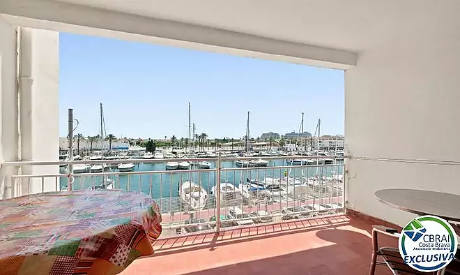 PORT GREC NAUTICA Apartament amb cabina per reformar, amb vistes al canal principal d’Empuriabrava