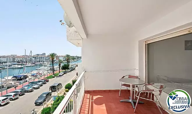 PORT GREC NAUTICA Apartament amb cabina per reformar, amb vistes al canal principal d’Empuriabrava