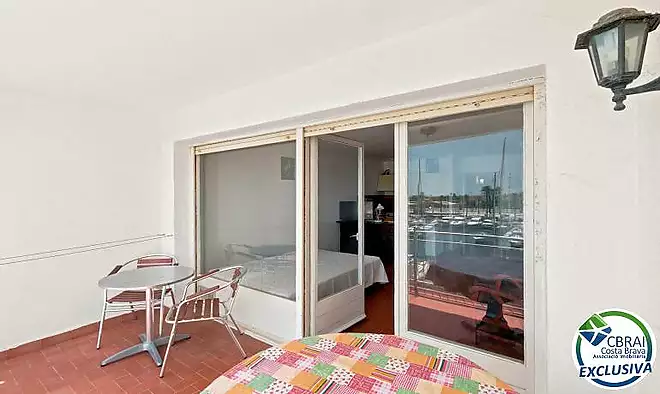 PORT GREC NAUTICA Apartament amb cabina per reformar, amb vistes al canal principal d’Empuriabrava