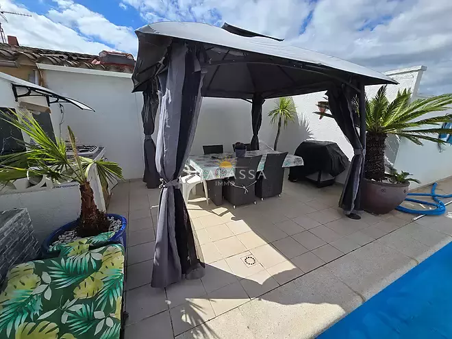 Casa amb 3 habitacions, piscina i llic&egrave;ncia tur&iacute;stica
