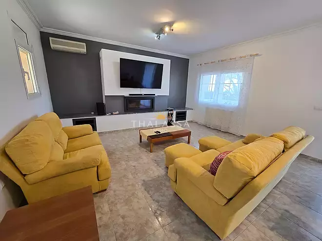 Casa espaiosa a Els Olivars (Roses) amb piscina i llic&egrave;ncia tur&iacute;stica