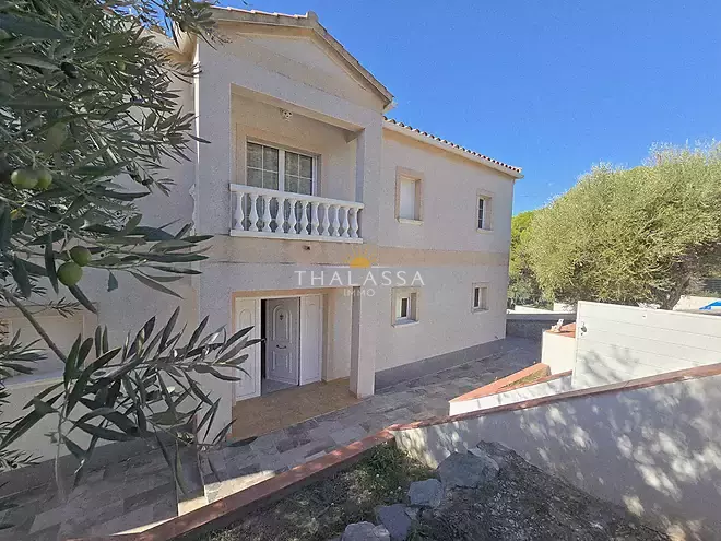 Casa espaiosa a Els Olivars (Roses) amb piscina i llic&egrave;ncia tur&iacute;stica