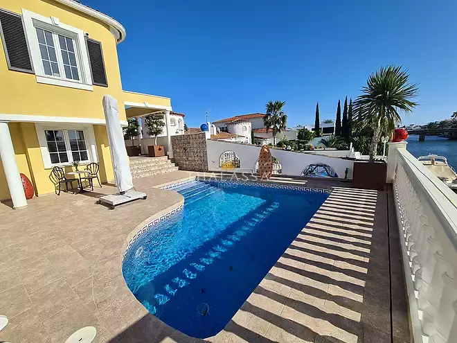 Luxosa casa reformada amb amarratge - sector Noguera