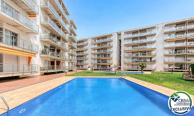 Lluminós àtic amb terrassa, piscines, aparcament i traster a Santa Margarida