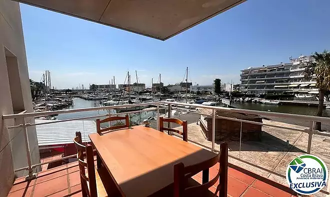 PORT CANIGÓ II Elegant apartament d’1 habitació amb terrassa i vistes al canal