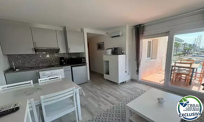 PORT CANIGÓ II Elegant apartament d’1 habitació amb terrassa i vistes al canal