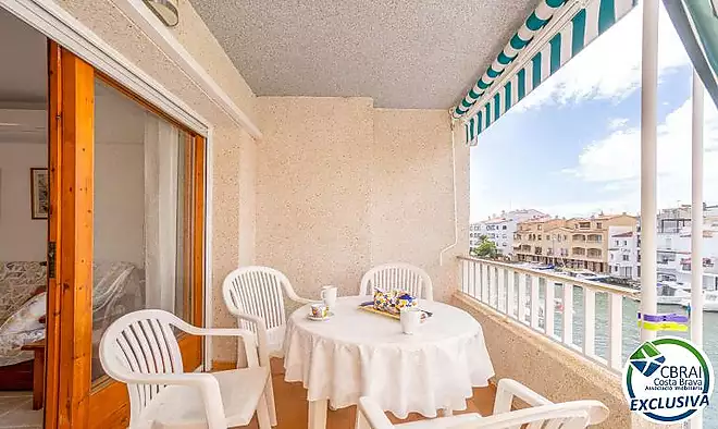 PORT MOXÓ Encantador apartament de 2 dormitoris amb vistes al canal, solàrium i pàrquing privat exterior