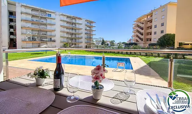 Apartament modern en planta baixa amb terrassa i piscina a Santa Margarida