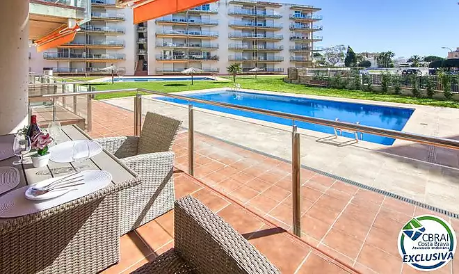 Apartament modern en planta baixa amb terrassa i piscina a Santa Margarida
