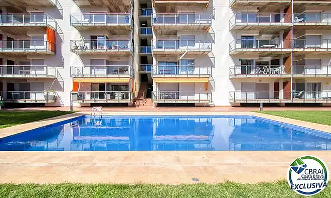Apartament modern en planta baixa amb terrassa i piscina a Santa Margarida