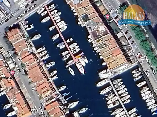 Amarratge de lloguer de 13,9 x 4,9m al Port Moxo d'Empuriabrava (abans dels ponts) amb aigua i electricitat.