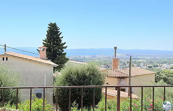 Petita casa amb vistes al mar i terrassa a Mas Fumats, Roses