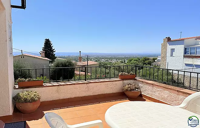 Petita casa amb vistes al mar i terrassa a Mas Fumats, Roses