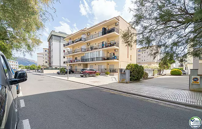 🌴 Magnífic apartament amb terrassa i pàrquing privat – Sector Salatar