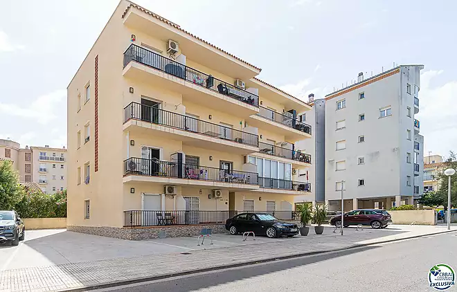 🌴 Magnífic apartament amb terrassa i pàrquing privat – Sector Salatar