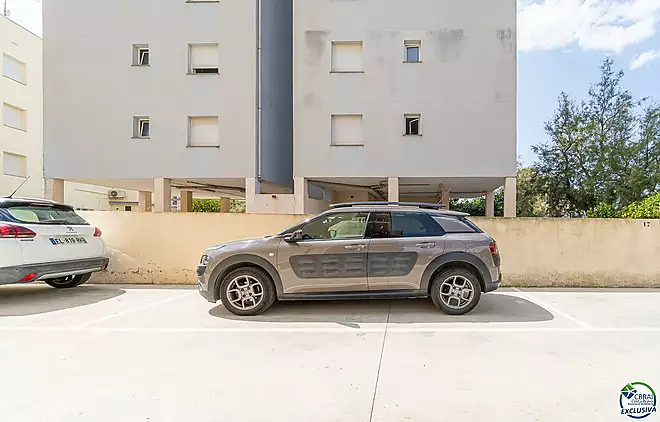 🌴 Magnífic apartament amb terrassa i pàrquing privat – Sector Salatar