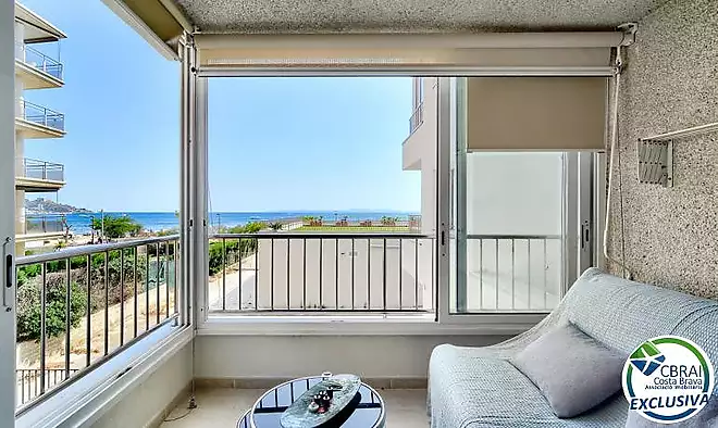 Apartament en primera línia de mar amb vistes al Salatar, Roses