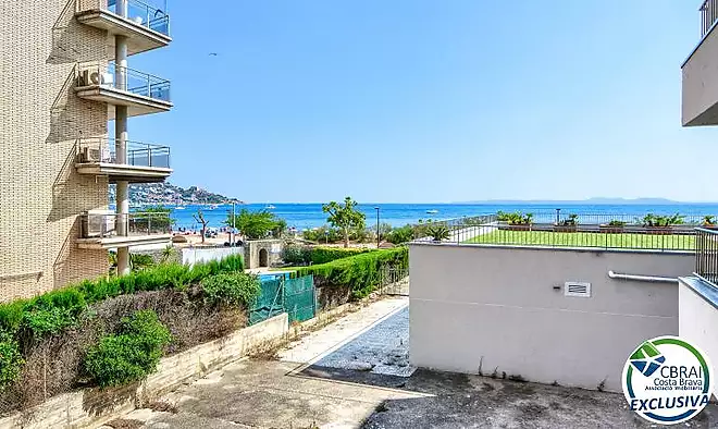 Apartament en primera línia de mar amb vistes al Salatar, Roses
