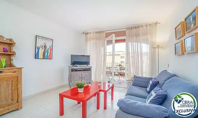 GRAN RESERVA Encantador apartament a només 50 metres de la platja, amb piscines i jardins comunitaris i llicència turística