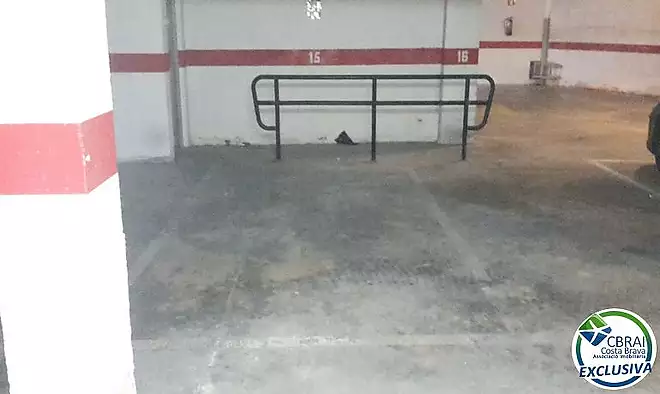 OLIVERA PALAU Plaza de parking segura para coche pequeño, motos, motos de agua y bicicletas