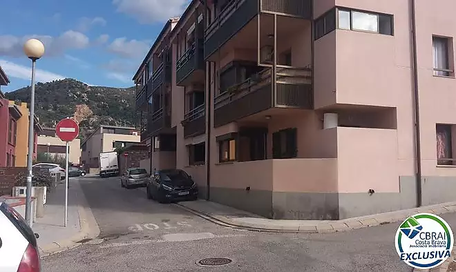OLIVERA PALAU Plaza de parking segura para coche pequeño, motos, motos de agua y bicicletas