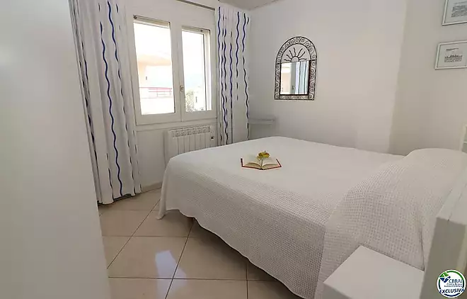 Encantador apartament en venda a Empuriabrava amb vistes al canal