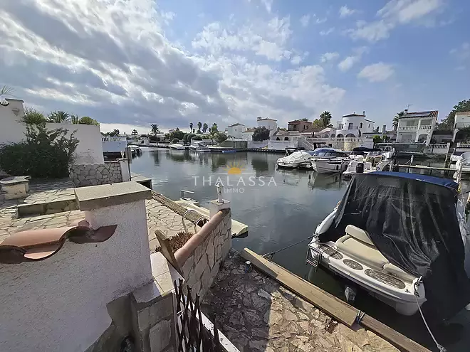 3-Bedroom House with Pool, Garden and Mooring in Empuriabrava