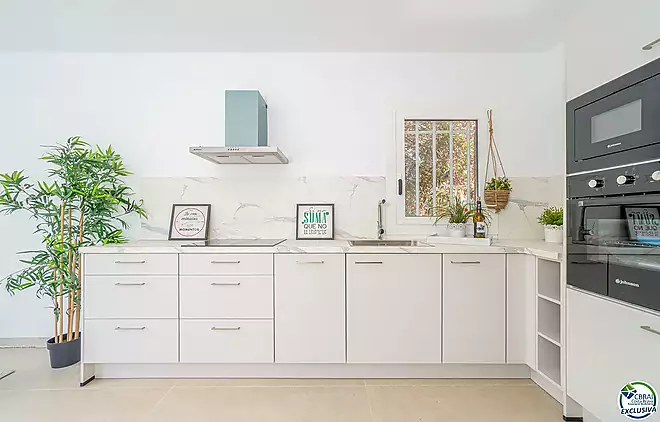 Apartament renovat a Roses, a nom&eacute;s 30 metres de la platja
