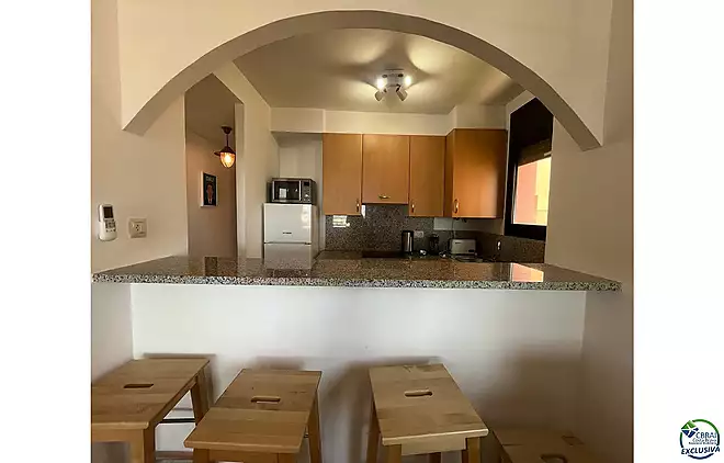 Bonic i modern apartament a primera l&iacute;nia de mar, vistes al mar, garatge tancat en opci&oacute;, piscina comunit&agrave;ria
