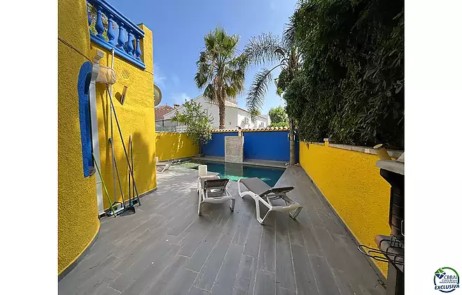Xalet amb piscina, zona residencial, 4 dormitoris 4 banys