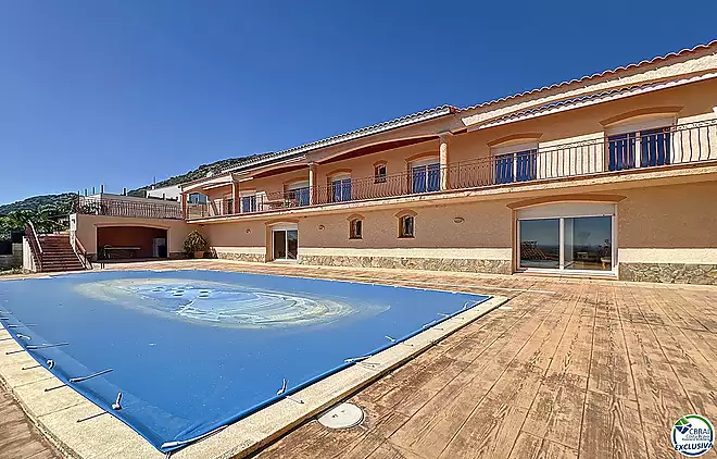 EN VENDA &ndash; 🏡 VIL&middot;LA D&rsquo;ALT STANDING AMB VISTES AL MAR A PAU, COSTA BRAVA