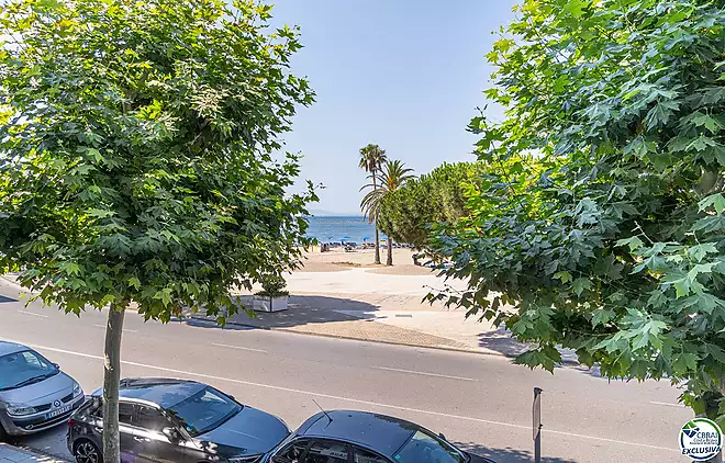 Magn&iacute;fic Apartament a Primera L&iacute;nia de Mar