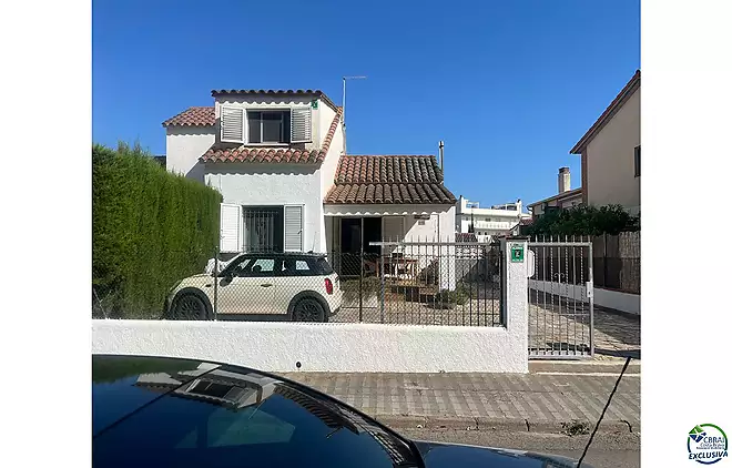 House in Mas Mates with 3 bedrooms, land, and views of the natural park.