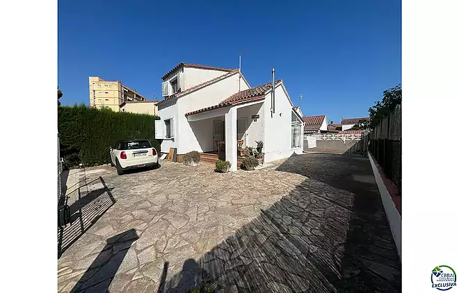 House in Mas Mates with 3 bedrooms, land, and views of the natural park.