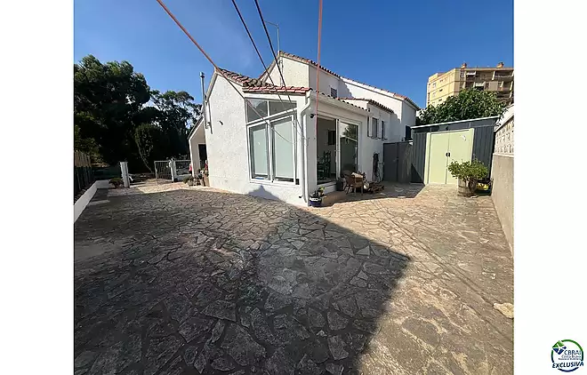 House in Mas Mates with 3 bedrooms, land, and views of the natural park.