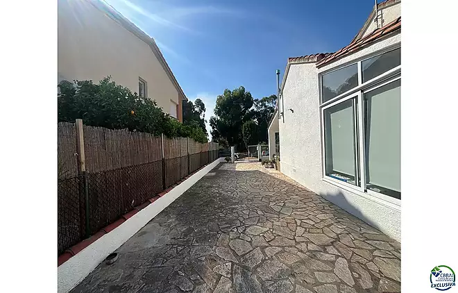 House in Mas Mates with 3 bedrooms, land, and views of the natural park.