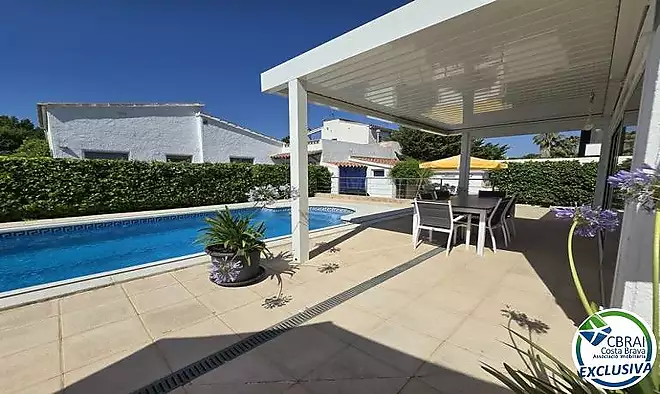 Casa d´una sola planta amb llicència T. - Sector Montseny