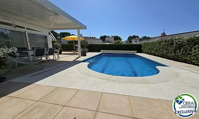 Casa d´una sola planta amb llicència T. - Sector Montseny