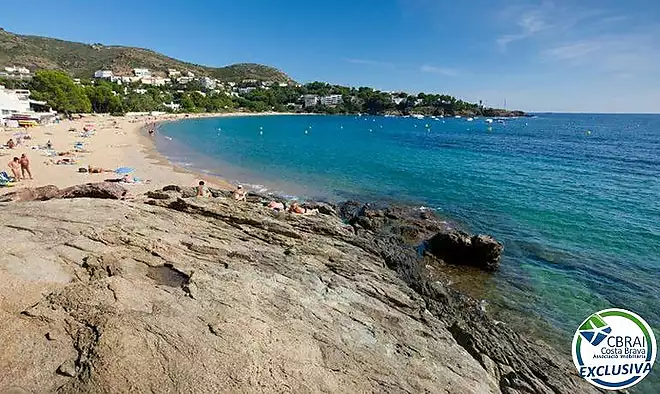 PARCEL·LA URBANA DE 604 M² A CANYELLES PETITES AMB VISTA AL MAR