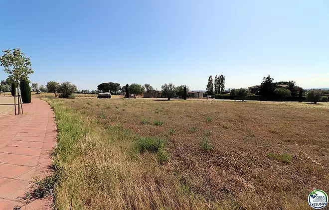 Terreny edificable de 5724m2 a l´exclusiva zona de Peralada Golf