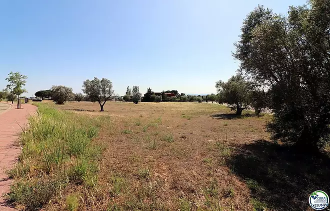 Terreny edificable de 5724m2 a l´exclusiva zona de Peralada Golf