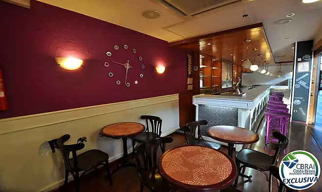 Commercial local fully equipped for sale in a great location in Figueres.