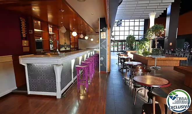 Commercial local fully equipped for sale in a great location in Figueres.