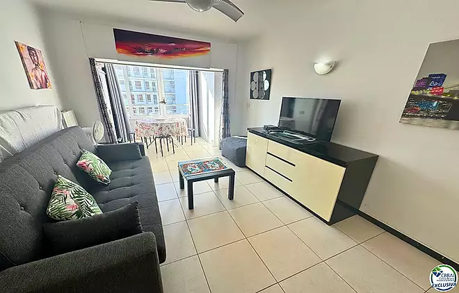 Estudi lluminós renovat a 40 metres del mar, zona del Salatar – Roses