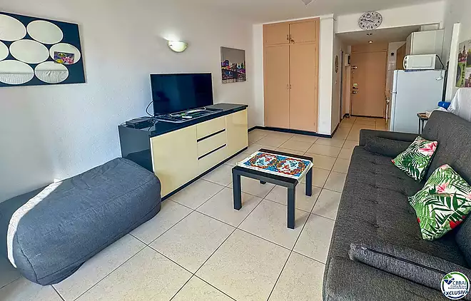 Estudi lluminós renovat a 40 metres del mar, zona del Salatar – Roses