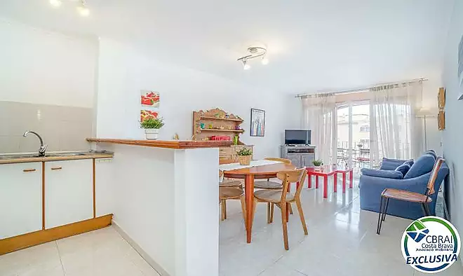 GRAN RESERVA Encantador apartament a només 50 metres de la platja, amb piscines i jardins comunitaris i llicència turística
