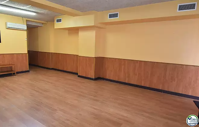 Commercial premises for sale at the entrance of Mas Matas.