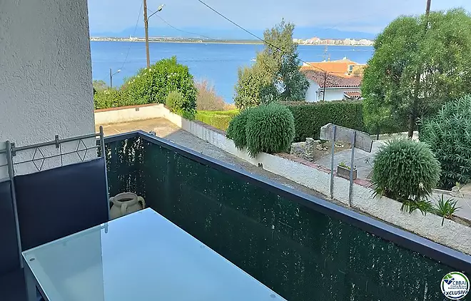 ROSES-LLOSA: Apartament amb vistes al mar en venda